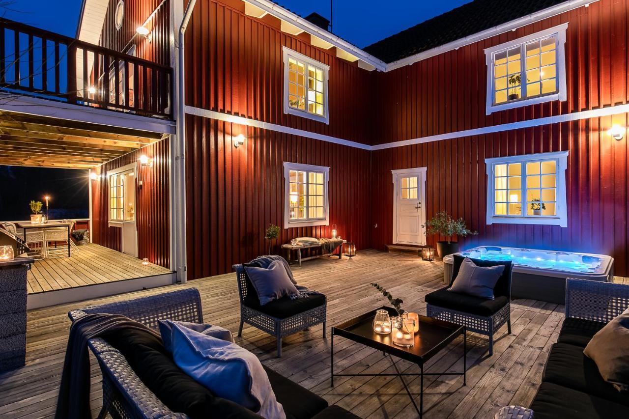 Charming Villa At Askersund Golf Resort Ammeberg Exterior photo